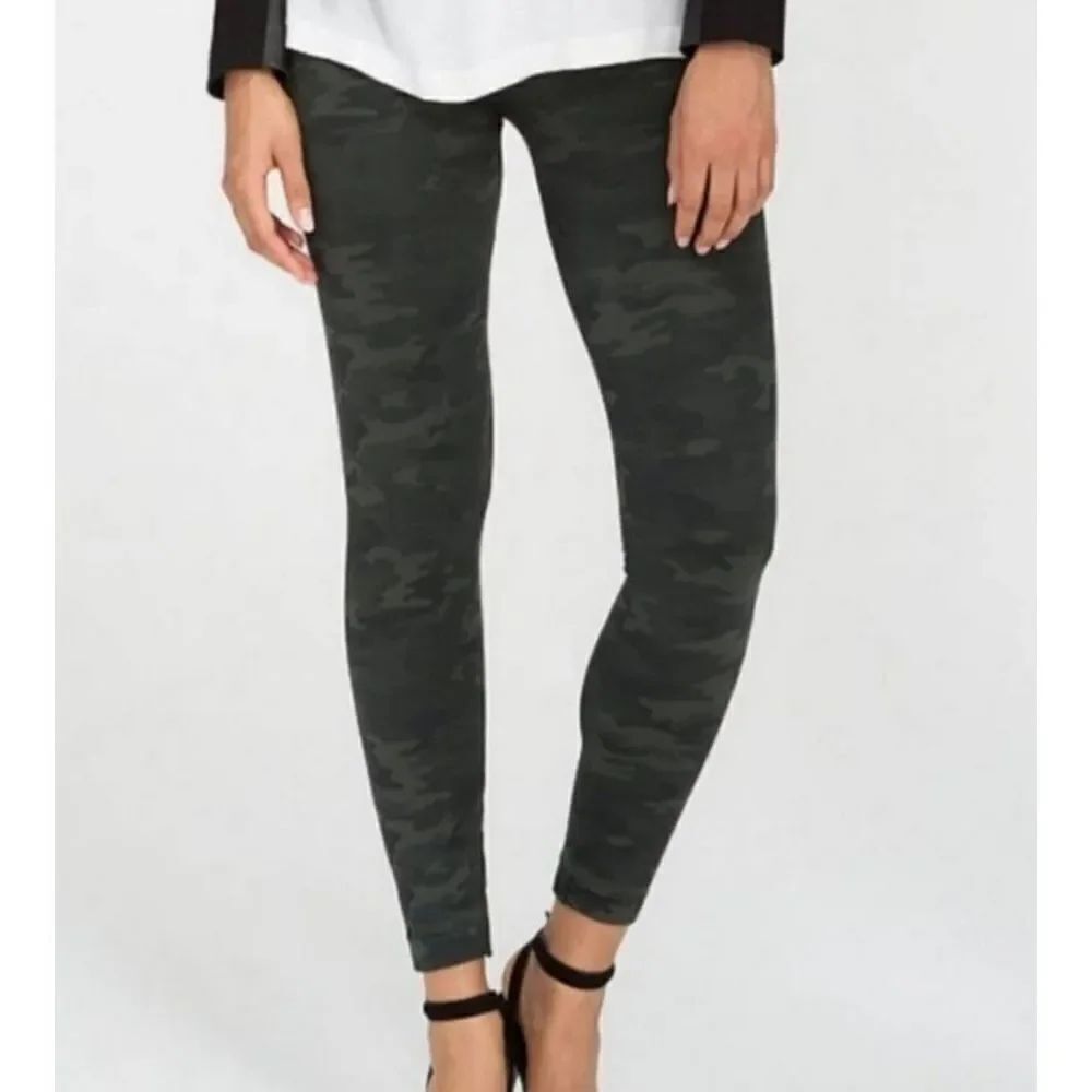 Spanx Seamless green camo leggings size Medium